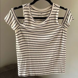 Cropped cut shoulder top